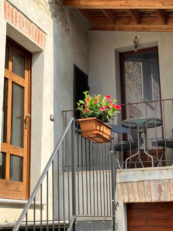 Un Passo Dal Castello Apartman Barolo Kültér fotó